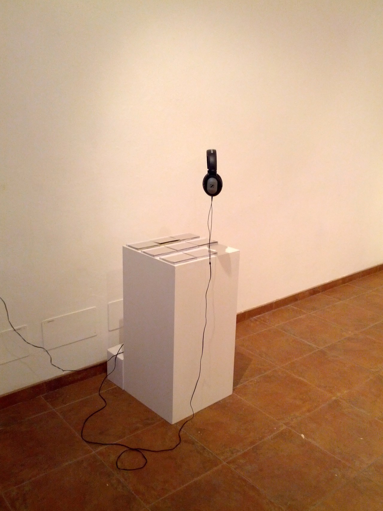 ameno virtual contemporary art pavillion, 2014, flip book, stampa su carta e audio